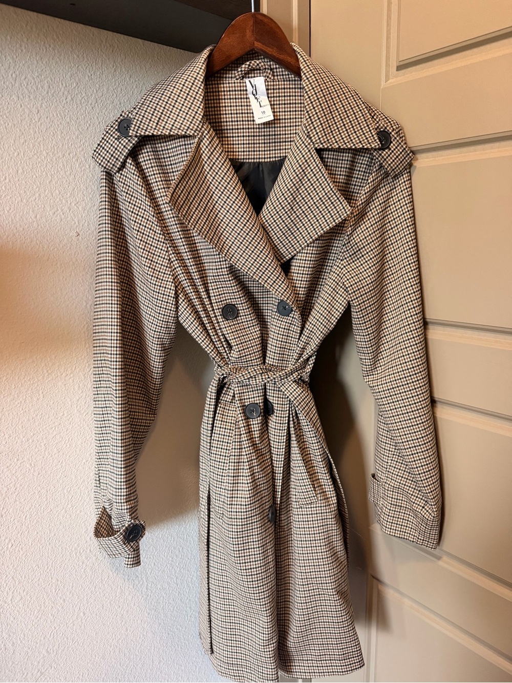 Women's Houndstooth Trench Coat - Beige & Black Waist-Tie